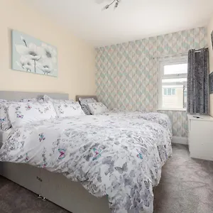 Eden - Family Apartment, Wifi & Parking Blackpool